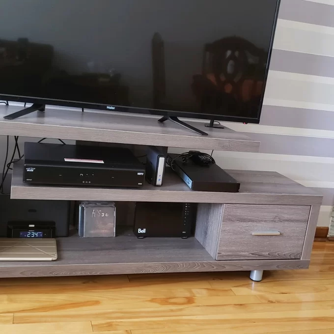 【Furniture】Beesley TV Stand for TVs up to 70