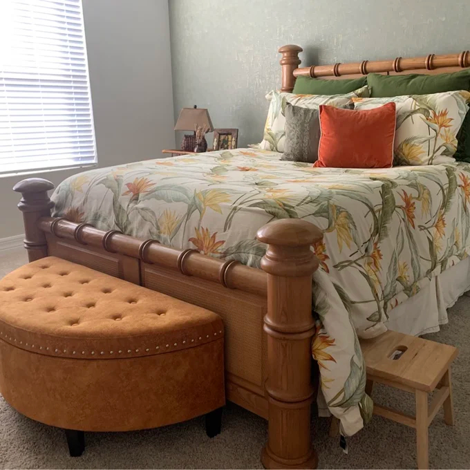 【Furniture】Roxann Upholstered Flip Top Storage Bench