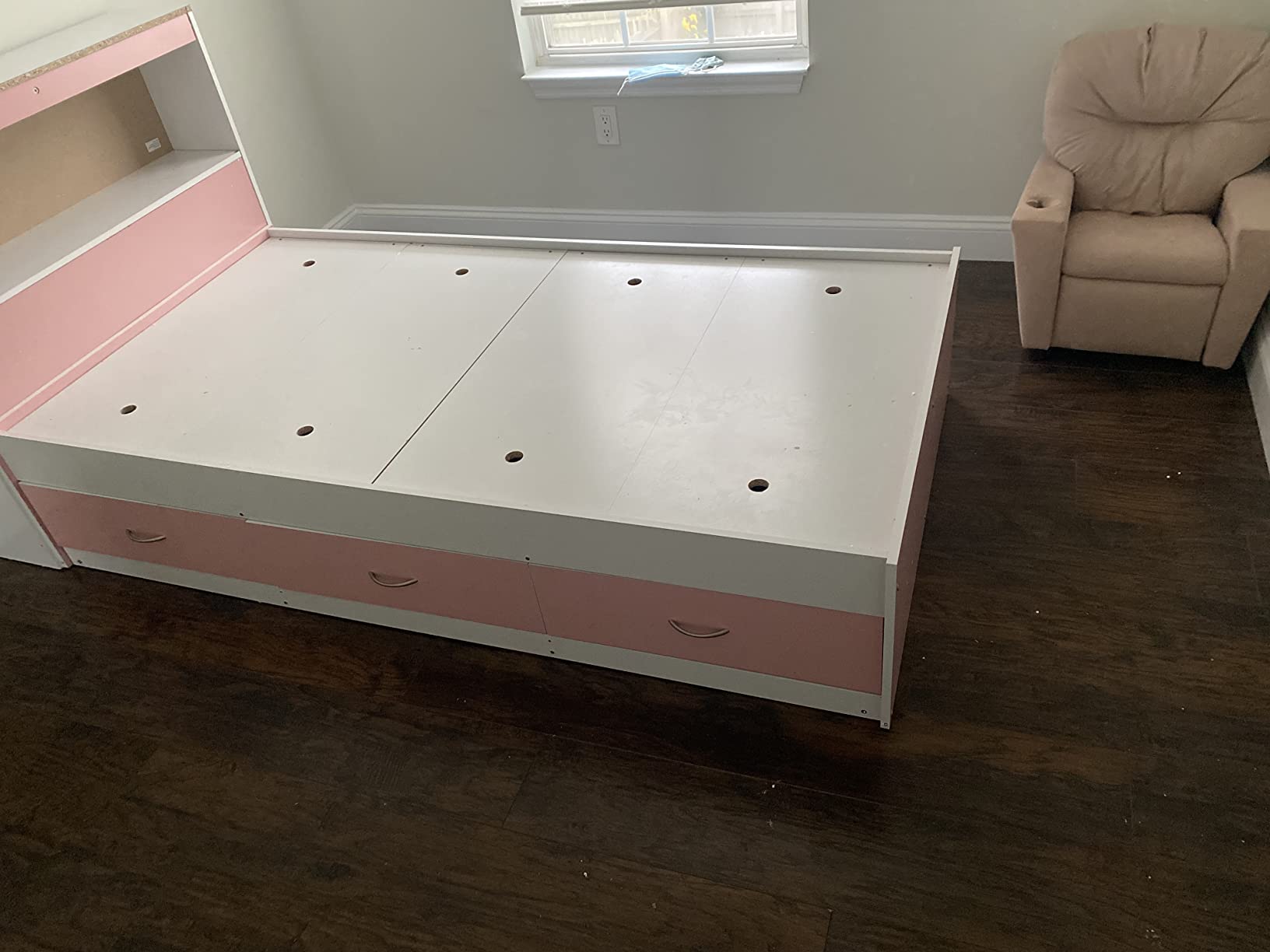 【Furniture】Hodedah Twin-Size Captain Bed with 3-Drawers and Headboard in Black