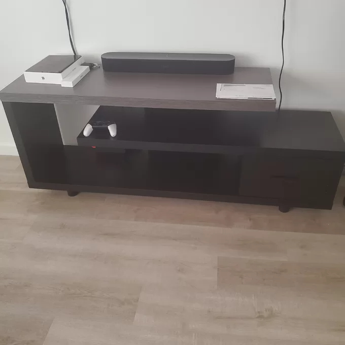 【Furniture】Beesley TV Stand for TVs up to 70
